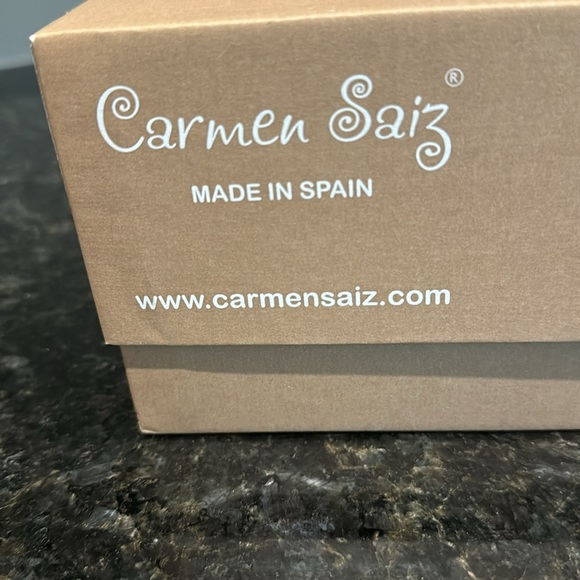 New in Box SIZE 10 Multi Color Blue Wedge Sandals by Carmen Saiz. - Picture 9 of 9